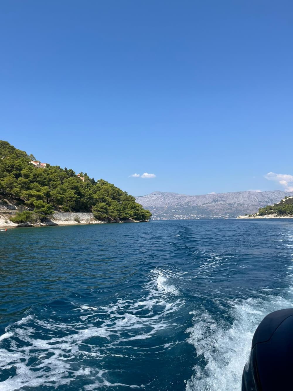 Una giornata nei dintorni di Omiš: goditi 6 ore di esplorazione a bordo di un motoscafo.