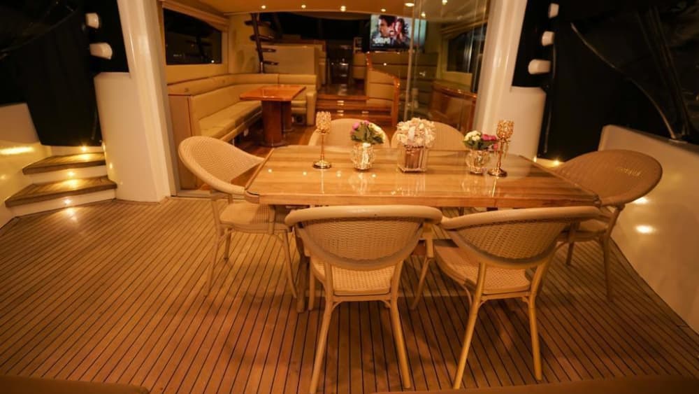 Half-day trip in İstanbul on a motor yacht