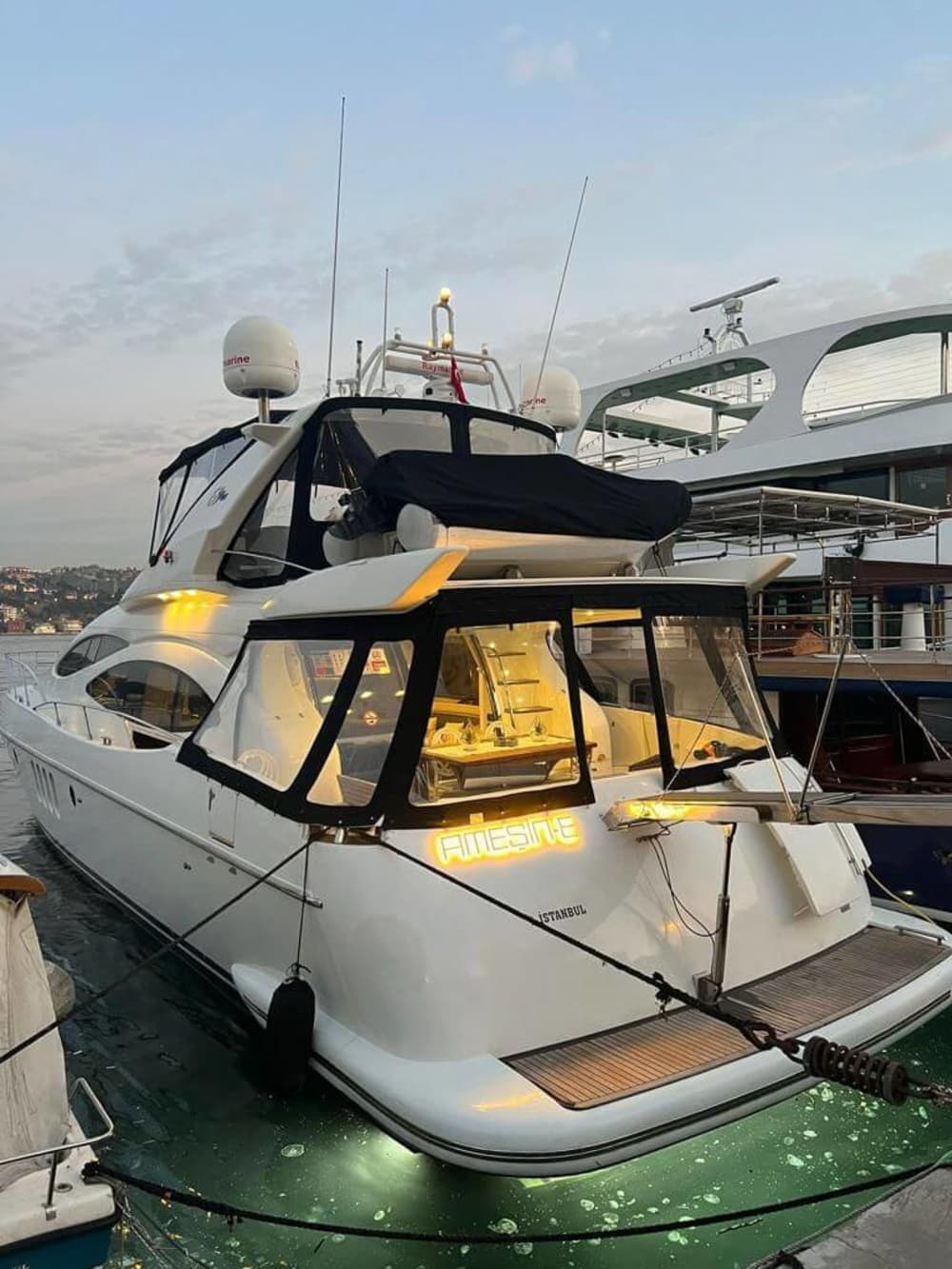 Eine maßgeschneiderte Istanbul-Reise: Ein magischer Tag auf einer Motoryacht