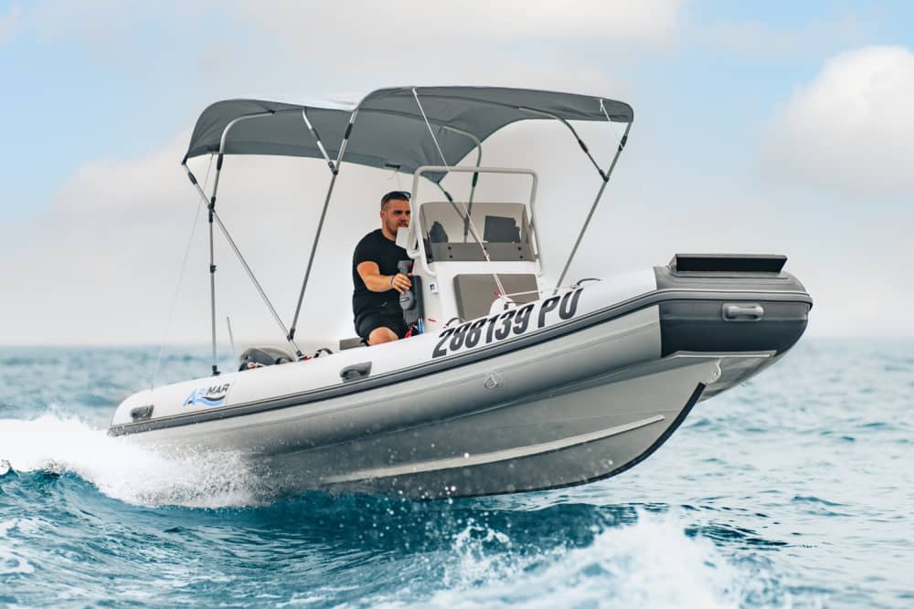 Entdecken Sie Pulas Küste: Ein kompletter Tagesausflug an Bord eines Motorboots