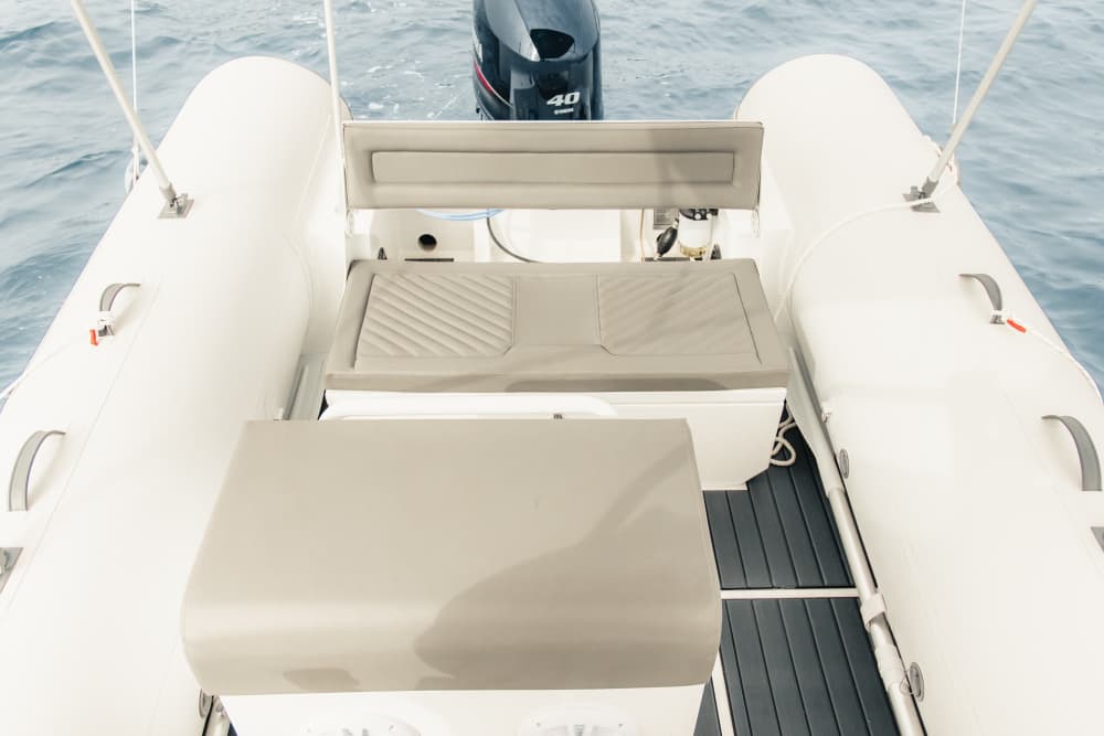 Entdecken Sie Pulas Küste: Ein kompletter Tagesausflug an Bord eines Motorboots