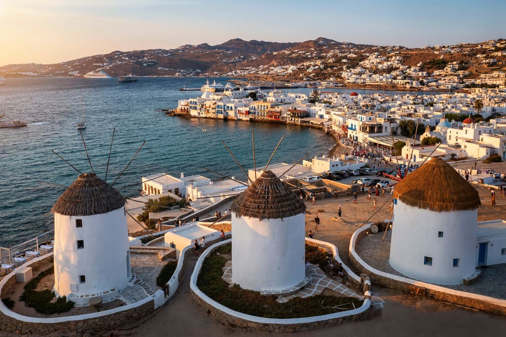 Santorini do Mykonos – Prywatny rejs jachtem z przystankami na pływanie