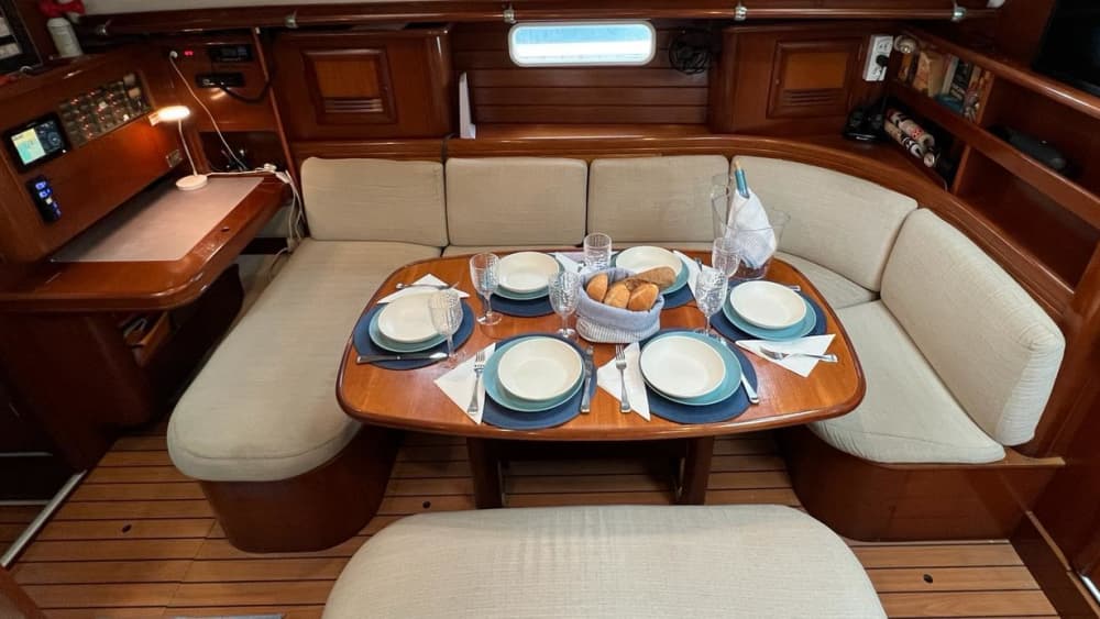 Discover Tavolara and dolphins tours