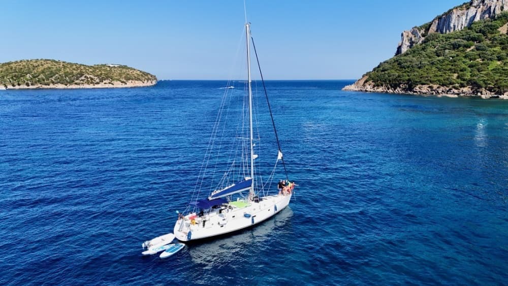 Ontdek Golfo Aranci tijdens een zeiltocht van een hele dag.