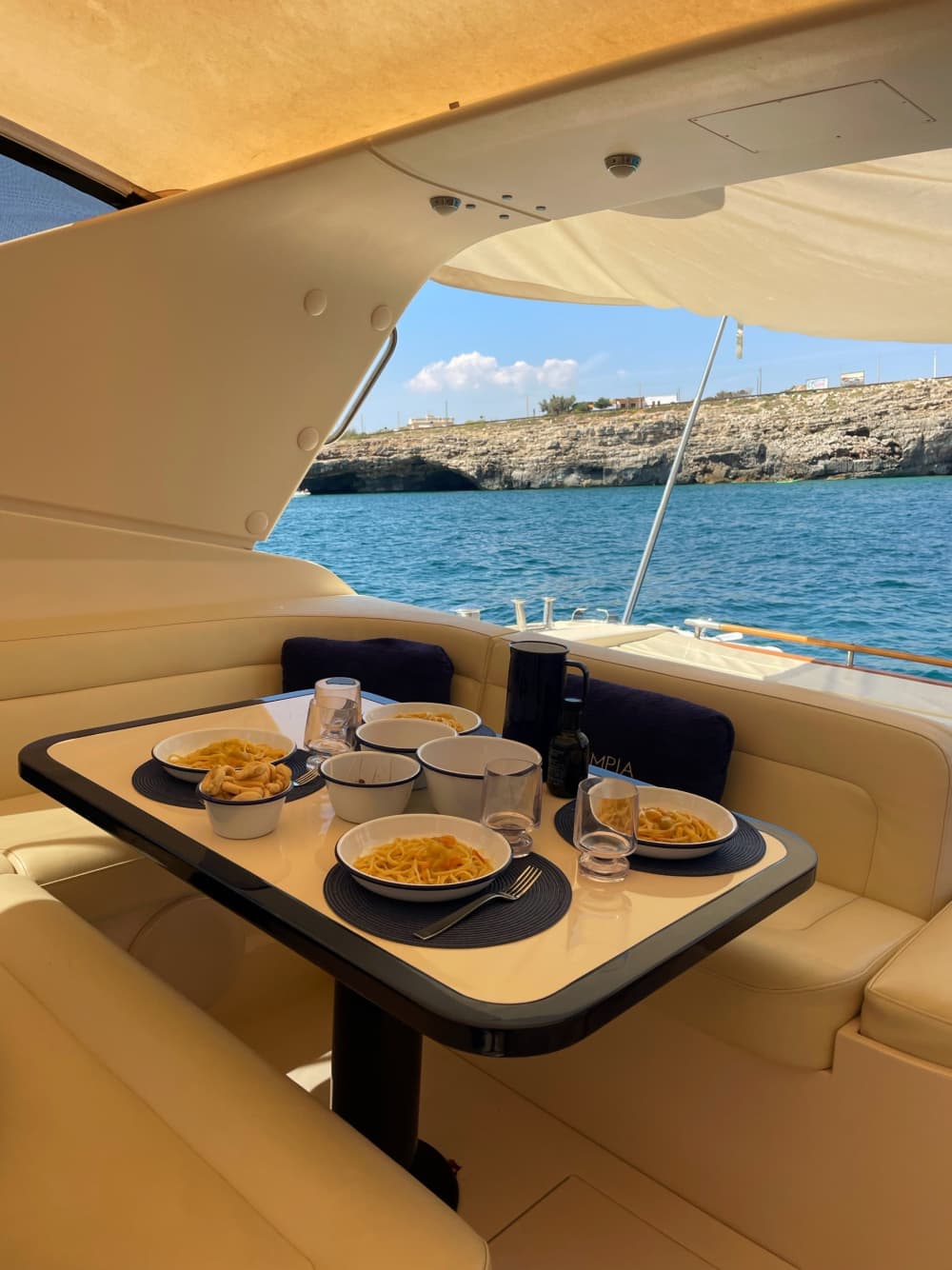 Un giorno alla scoperta di Gallipoli: la vera Dolce Vita su uno yacht a motore.