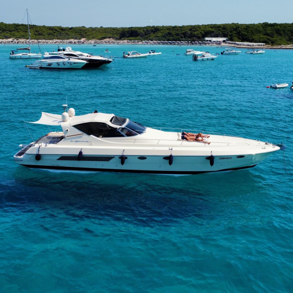 Un giorno alla scoperta di Gallipoli: la vera Dolce Vita su uno yacht a motore.