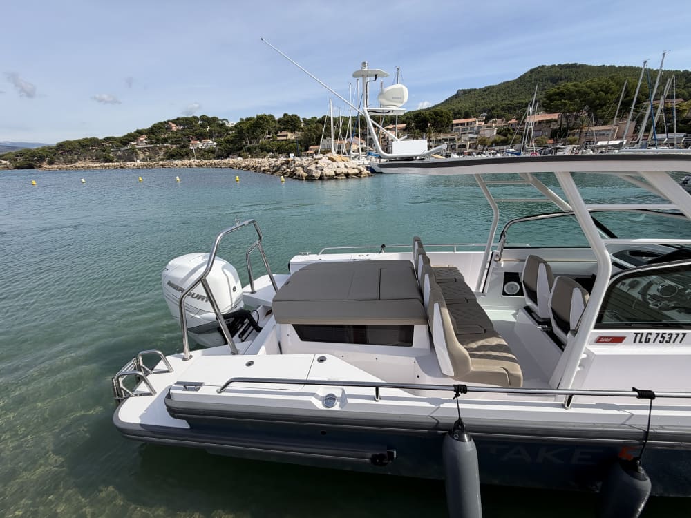 Day at sea with skipper – Calanques and Paul Ricard Islands