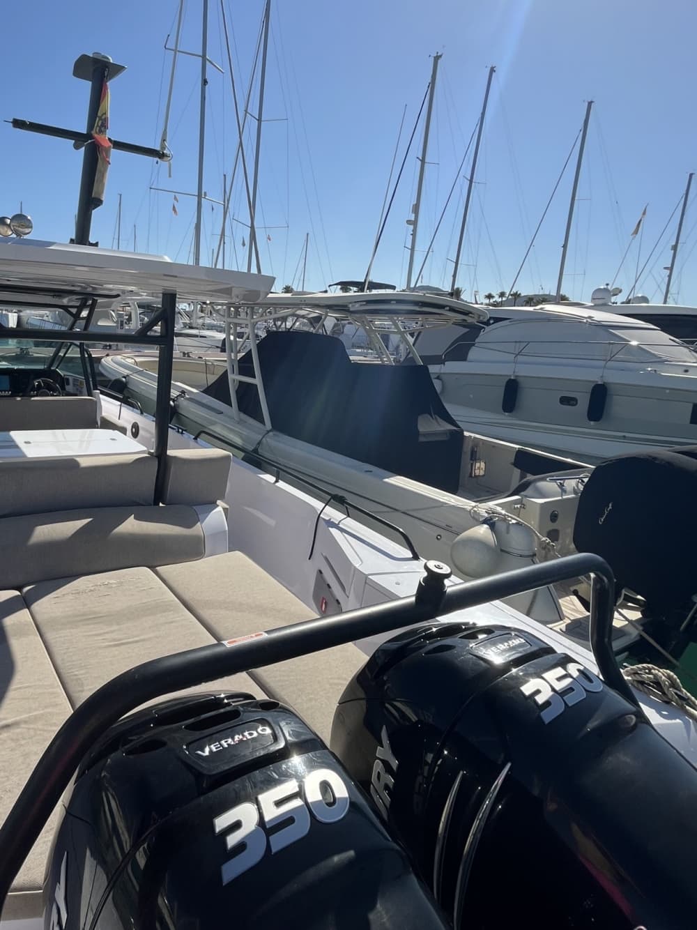 Upptäck Alcúdia på en motorbåt i 8 timmar