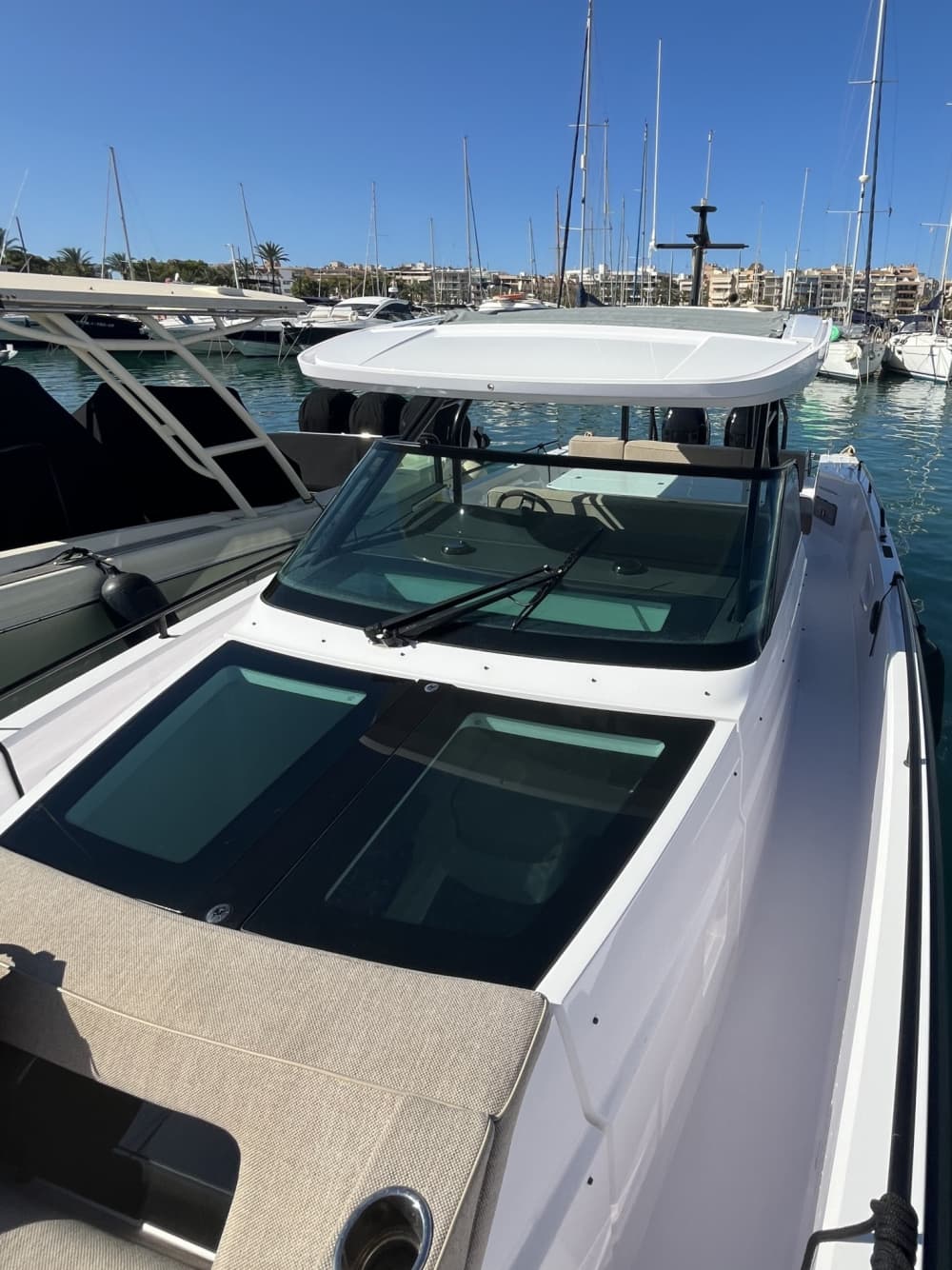 Upptäck Alcúdia på en motorbåt i 8 timmar