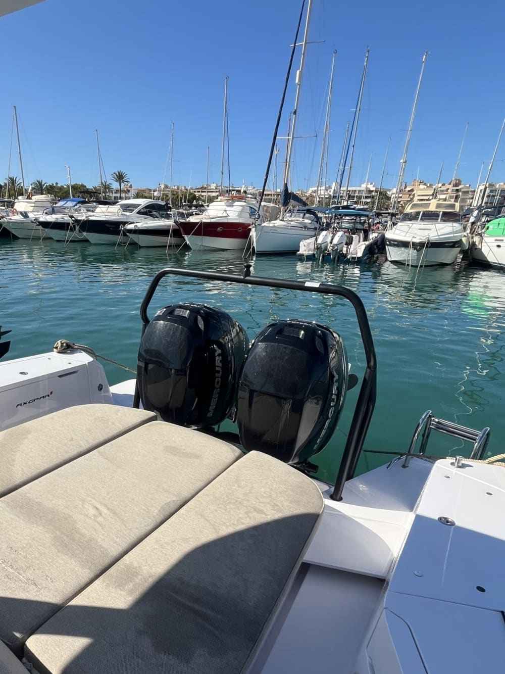 Upptäck Alcúdia på en motorbåt i 8 timmar