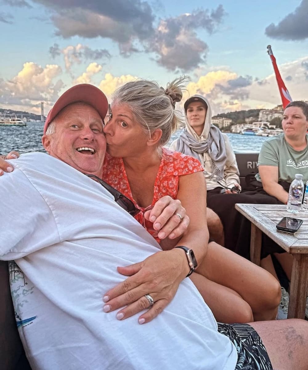 Sonne, Meer und Pracht: Eine ganztägige Yacht- und Schwimmtour durch Istanbul