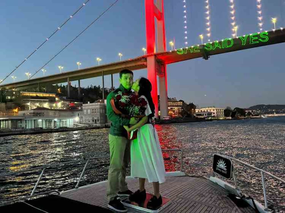 1 uur durende Bosporuscruise met panoramisch uitzicht en versnaperingen