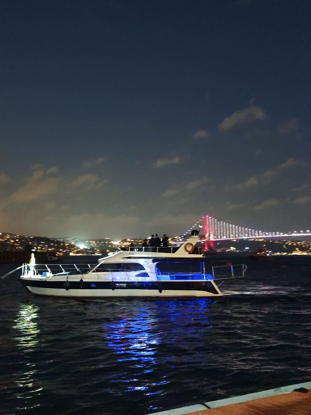 1 uur durende Bosporuscruise met panoramisch uitzicht en versnaperingen