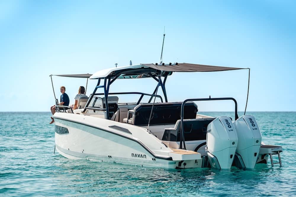 Een privé-motorboot voor een dag rond Santa Eulalia del Río.