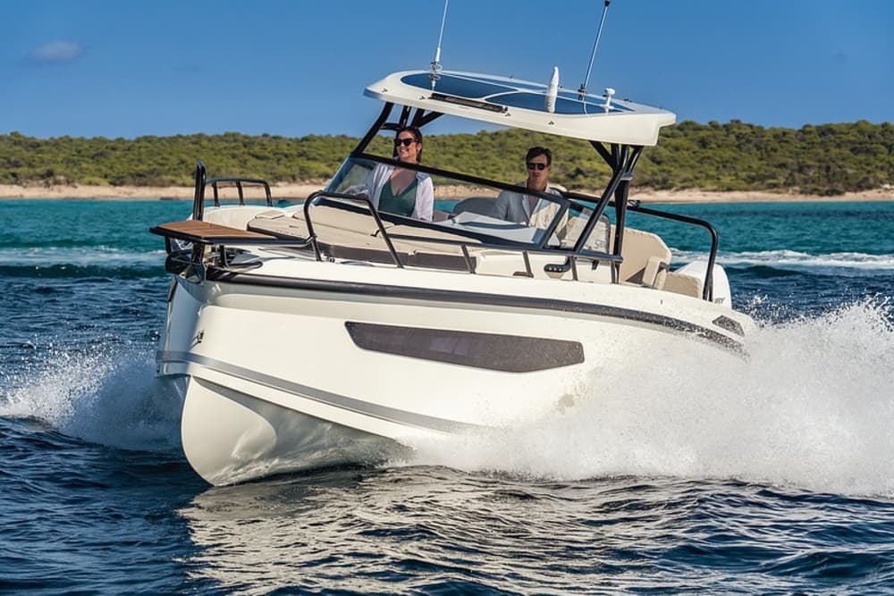 Ihr privates Motorboot für einen Tag rund um Santa Eulalia del Río