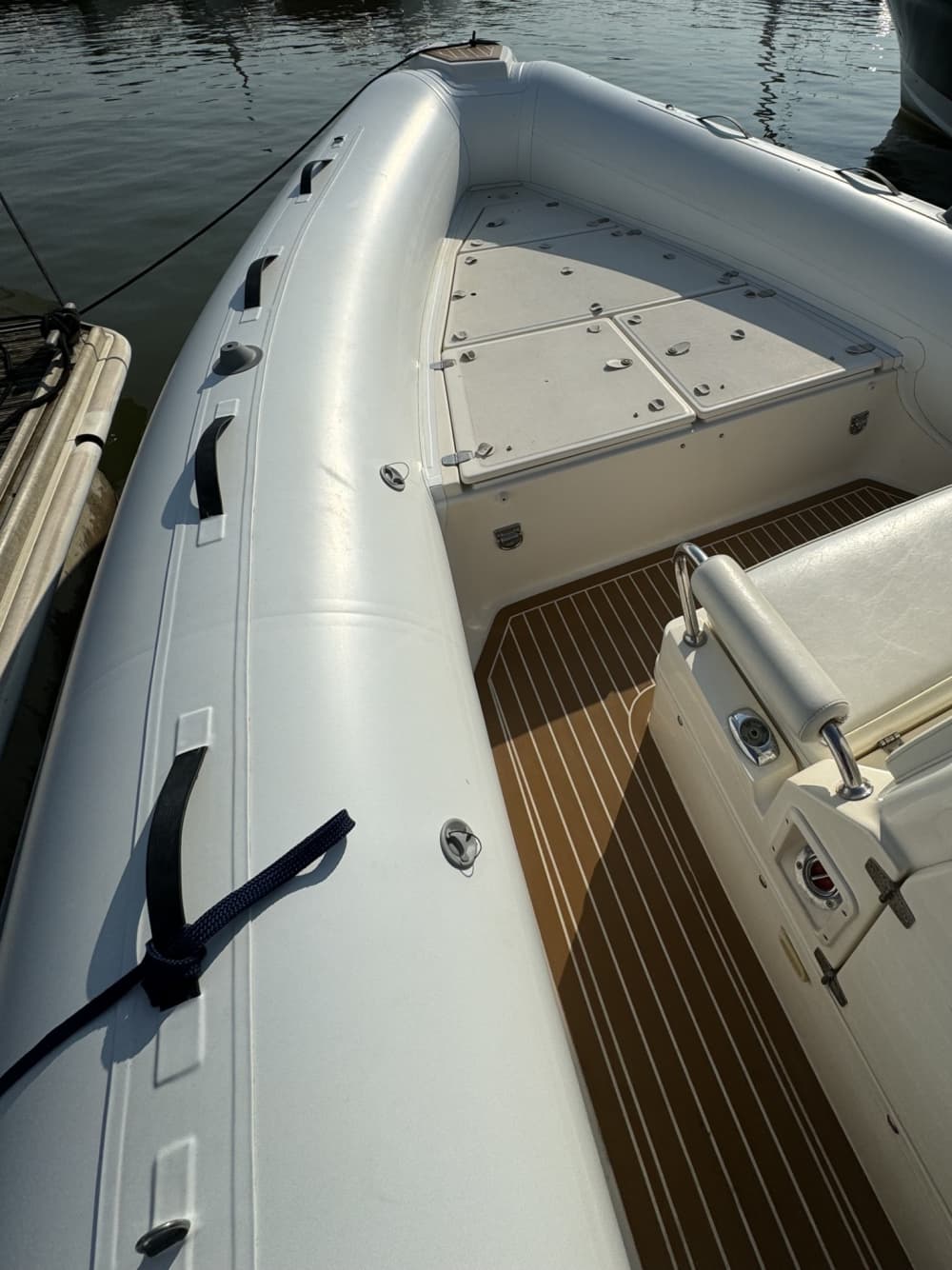 Desfrute de 9 horas em uma lancha para explorar Terracina.