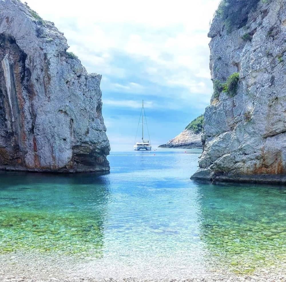 Cueva Azul y Escape a 5 Islas: 10 Horas de Belleza