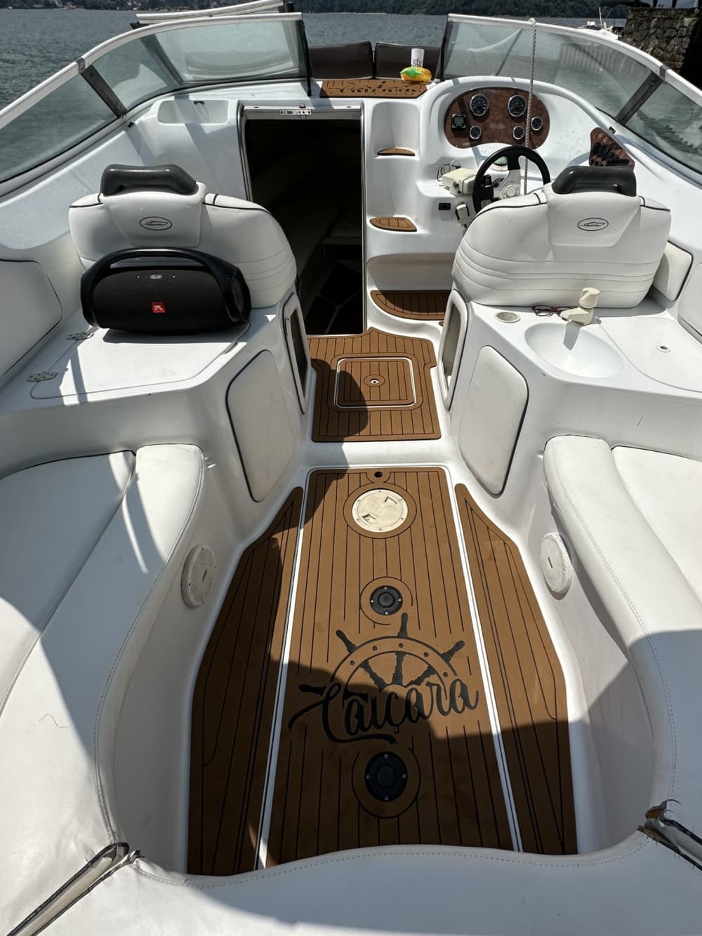 Ontdek de kust van Angra dos Reis: een complete dagtocht aan boord van een motorboot