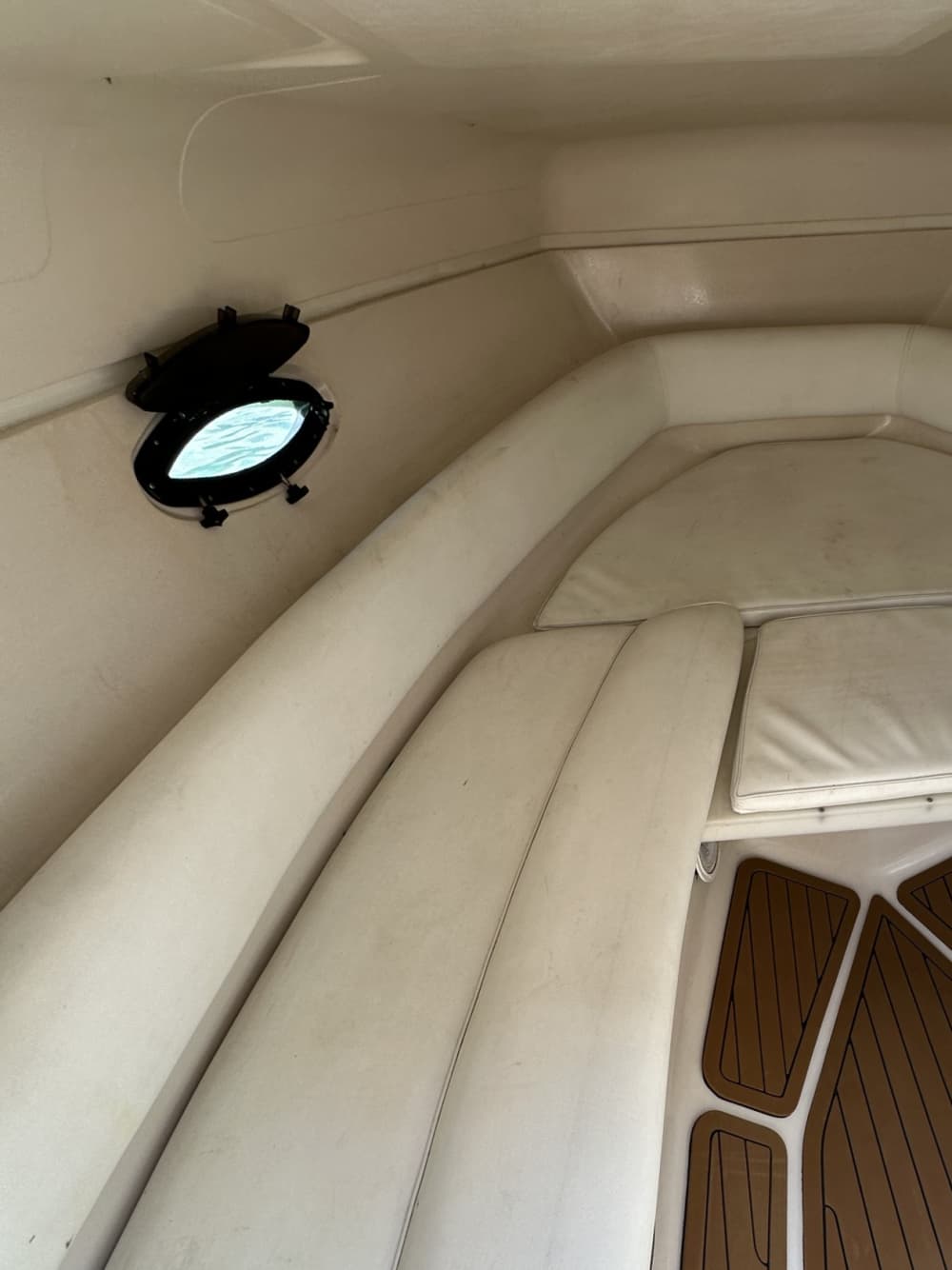 Ontdek de kust van Angra dos Reis: een complete dagtocht aan boord van een motorboot