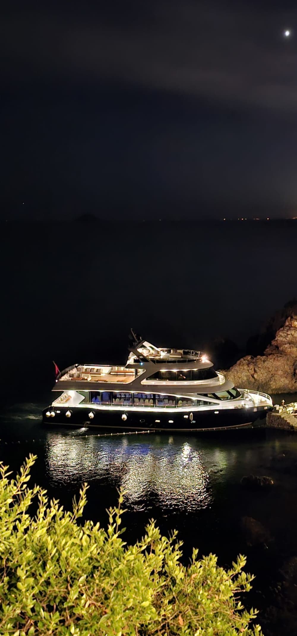 Bosphorus Elegance: Esperienze esclusive in yacht per VIP ed eventi