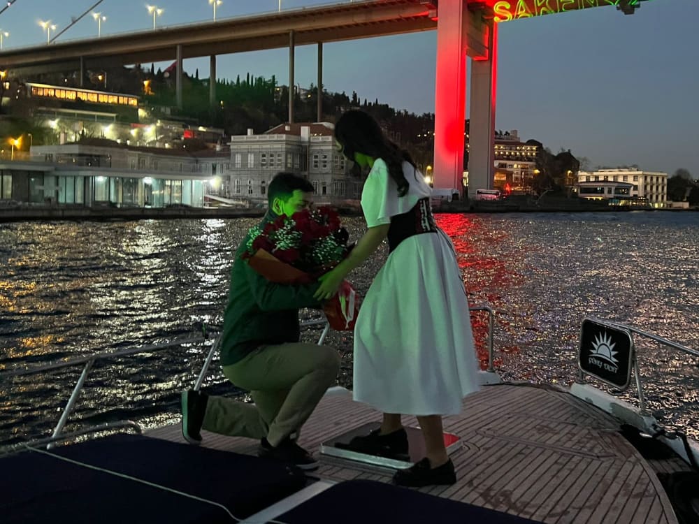 Yacht tour under the lights of the Bosphorus