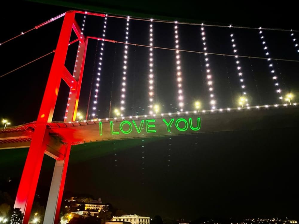 Yacht tour under the lights of the Bosphorus