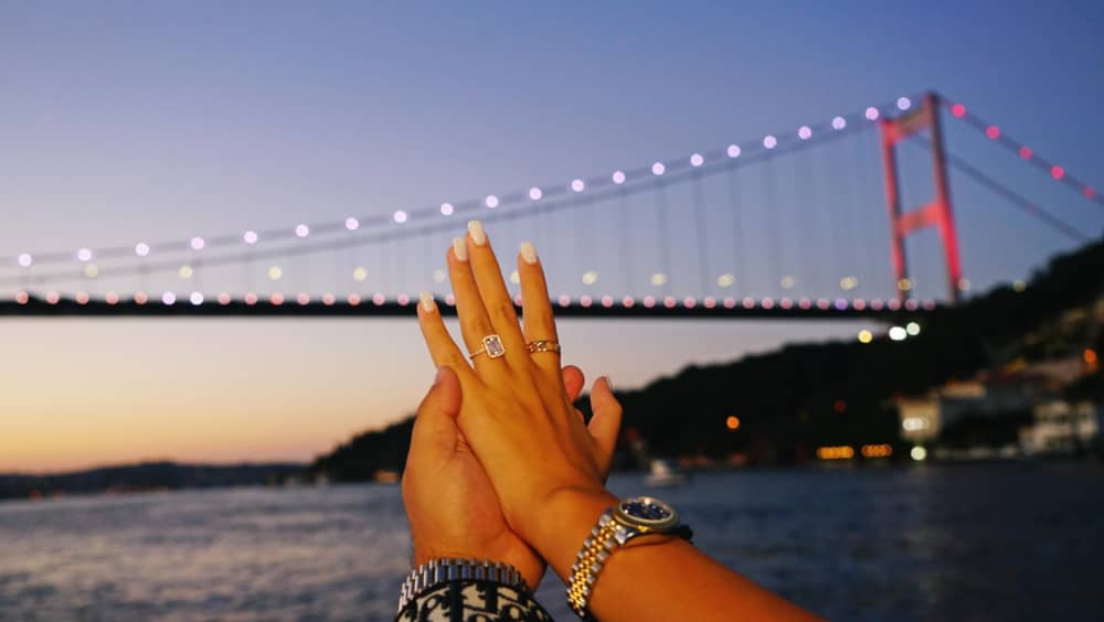 Yacht tour under the lights of the Bosphorus