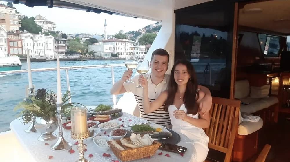 Yacht tour under the lights of the Bosphorus