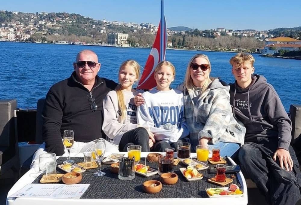 Yacht tour under the lights of the Bosphorus