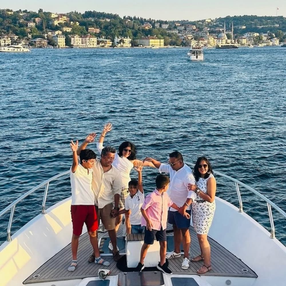 Yacht tour under the lights of the Bosphorus
