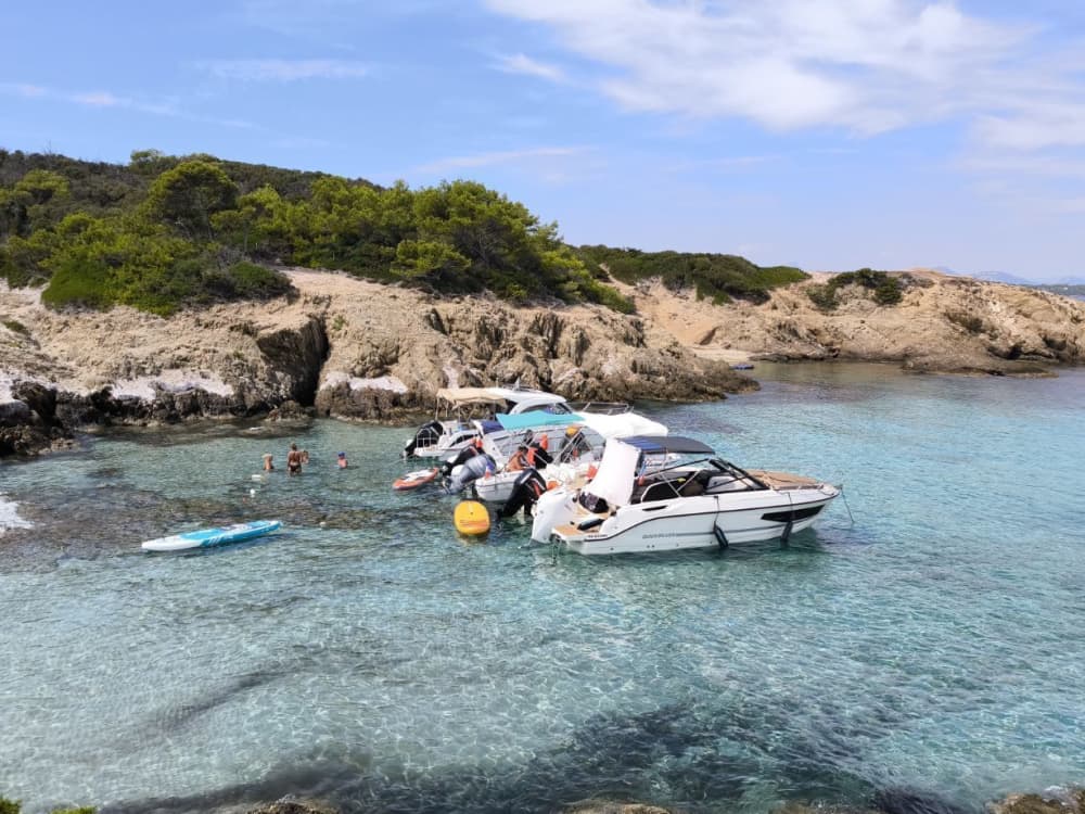 Unvergessliche Erlebnisse auf See: Verbringen Sie 9 Stunden und 30 Minuten mit der Erkundung von Hyères.