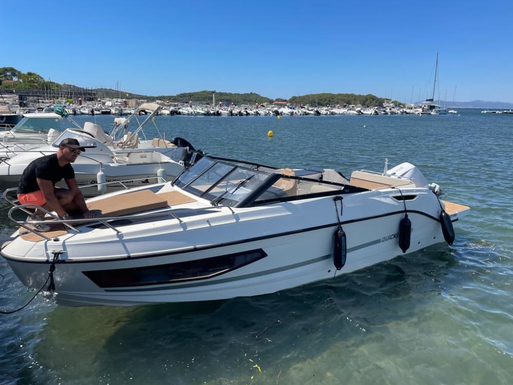 Unvergessliche Erlebnisse auf See: Verbringen Sie 9 Stunden und 30 Minuten mit der Erkundung von Hyères.