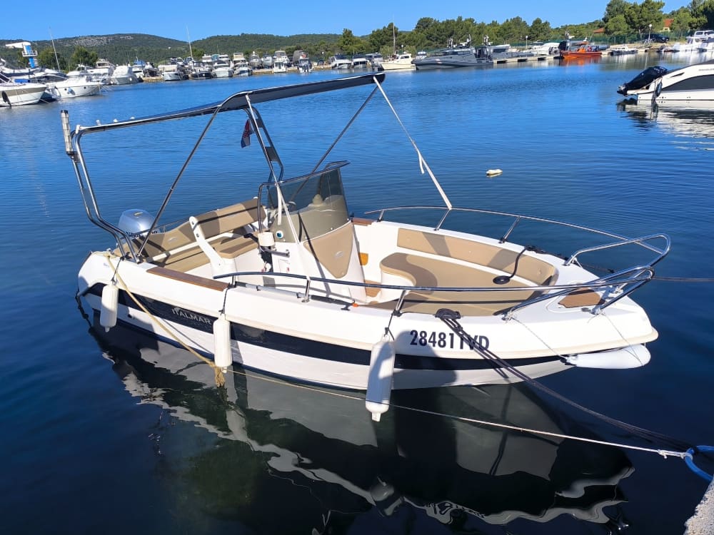 Una giornata a Šibenik su un motoscafo.