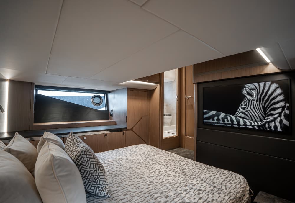 Półdniowy czarter jachtu – wolność i styl na pokładzie Sunseeker Superhawk 55