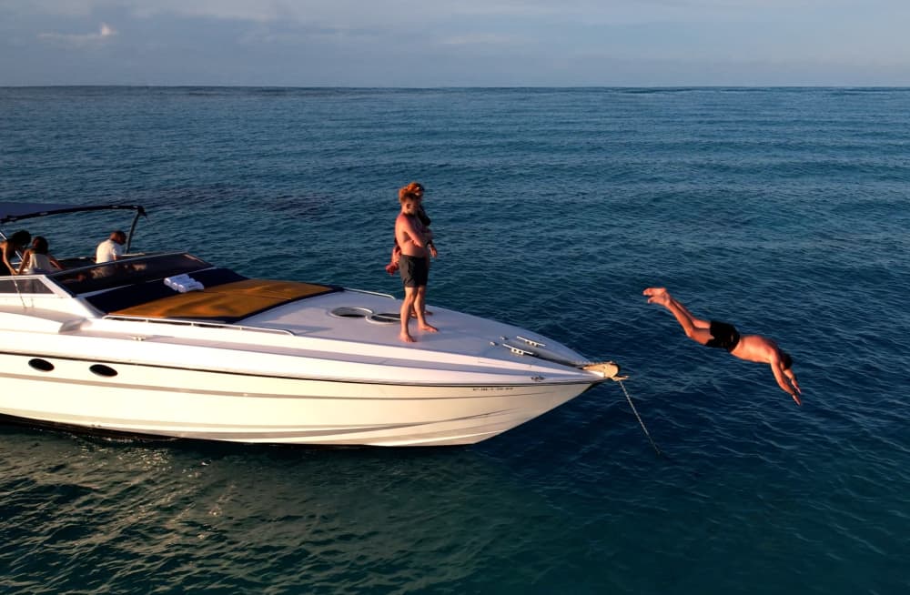 4h boat trip in Ibiza to enjoy the sun and the sea