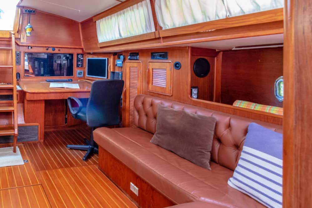 Escursione in barca a vela di un'intera giornata a Riva del Garda.