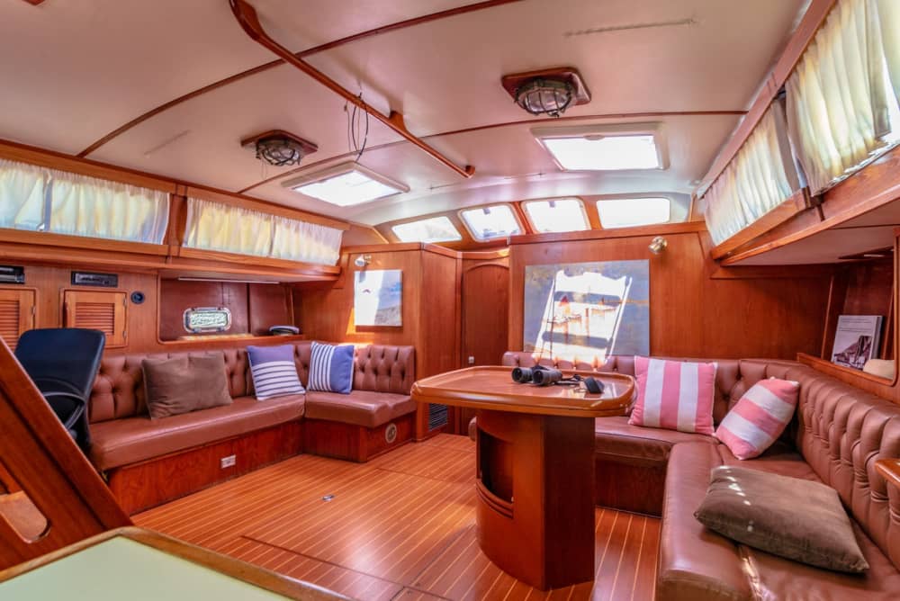 Escursione in barca a vela di un'intera giornata a Riva del Garda.