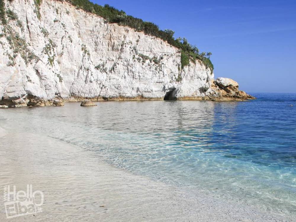 ELBA CRYSTAL TOUR – “WHITE WATERS & SECRET COVES”