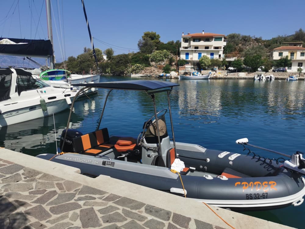 Oplev Athens kyster: En komplet dagstur ombord på en motorbåd