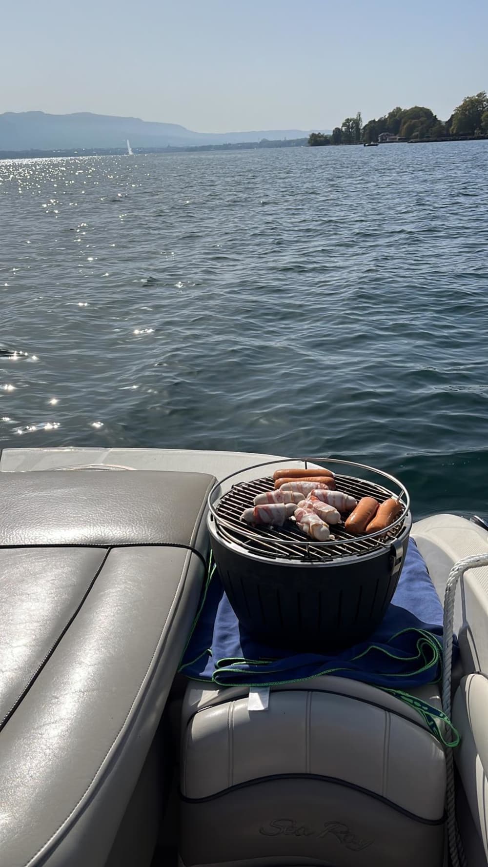 Comece suas férias com 4 horas de diversão em uma lancha.