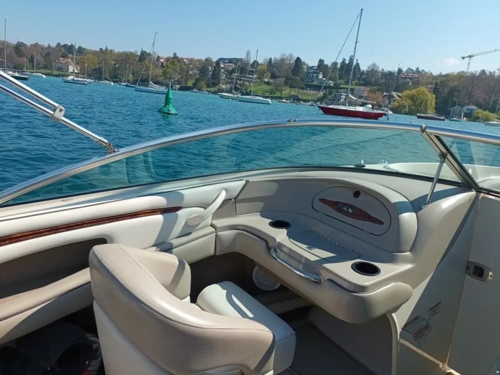 Comece suas férias com 4 horas de diversão em uma lancha.