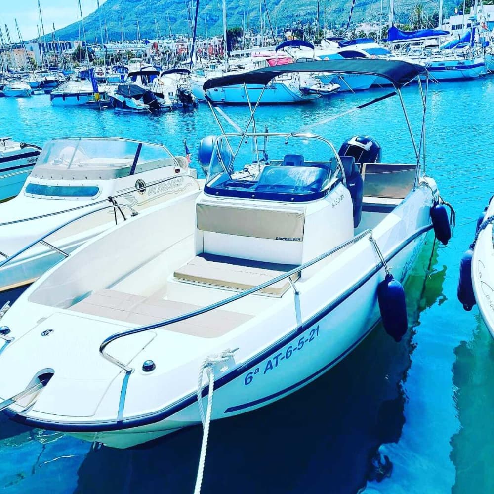Excursión en barco entre Dénia y Jávea: calas y cuevas.