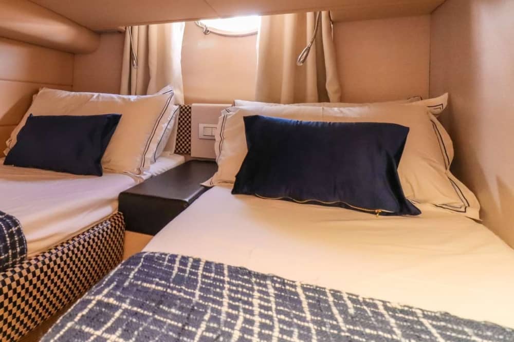 Experiența ta privată din Funchal: O zi exclusivă la bordul unui iaht cu motor