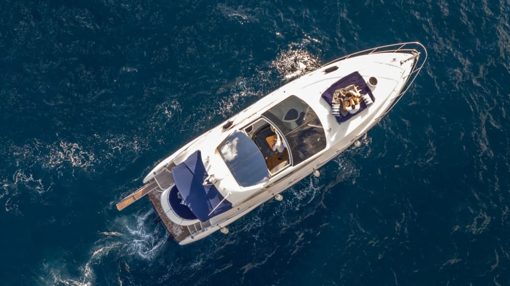 Experiența ta privată din Funchal: O zi exclusivă la bordul unui iaht cu motor