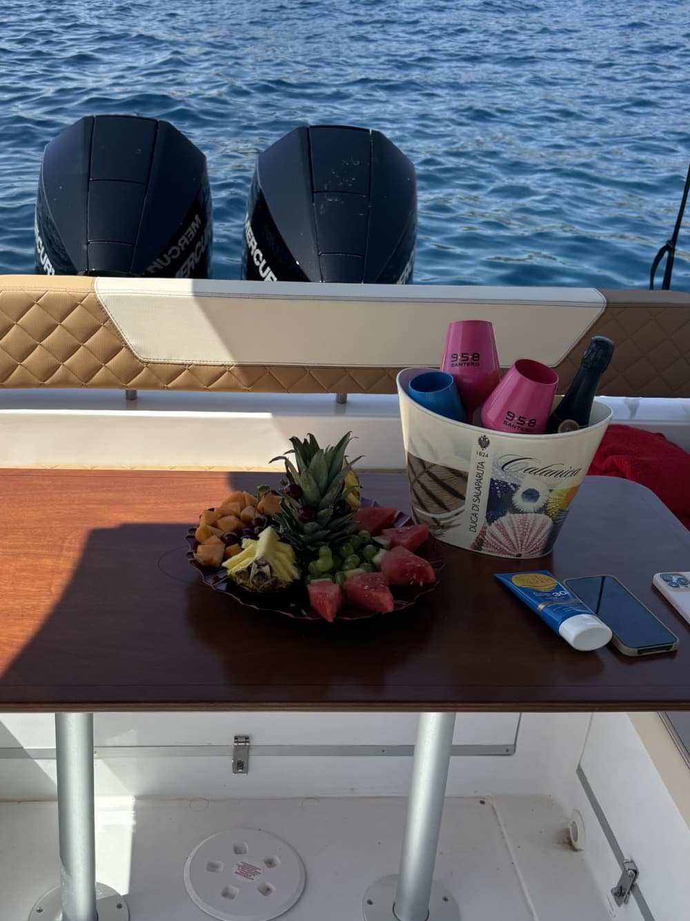 Enjoy 8h on a motorboat to explore Taormina