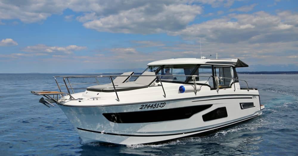 Scopri Fontane Bianche: una crociera privata di un giorno intero