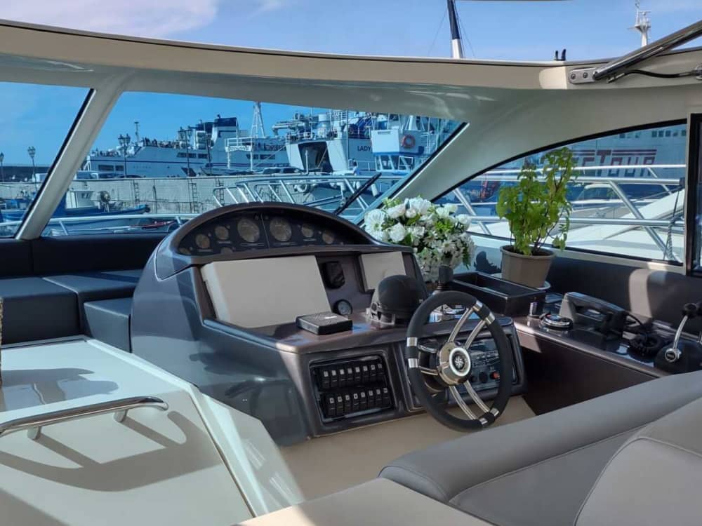 Capri desde Positano: una escapada de lujo en yate