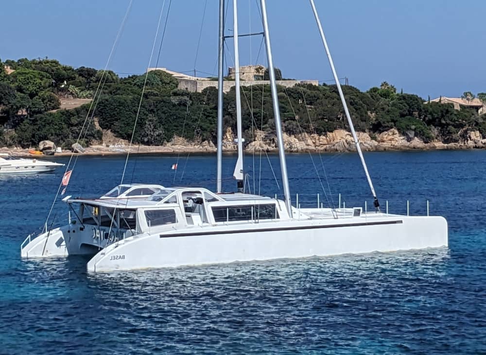 Escursione in barca di un'intera giornata a L'Île-Rousse e alle calette selvagge della Corsica.