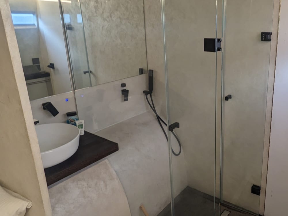 Escursione in barca di un'intera giornata a L'Île-Rousse e alle calette selvagge della Corsica.