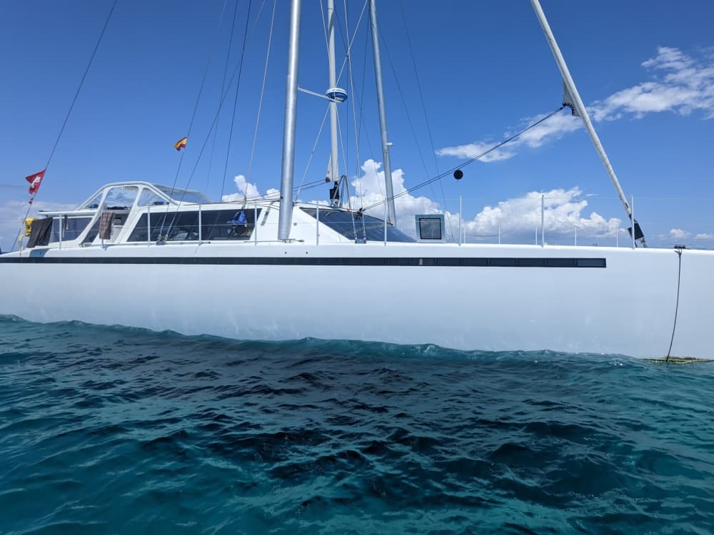 Escursione in barca di un'intera giornata a L'Île-Rousse e alle calette selvagge della Corsica.
